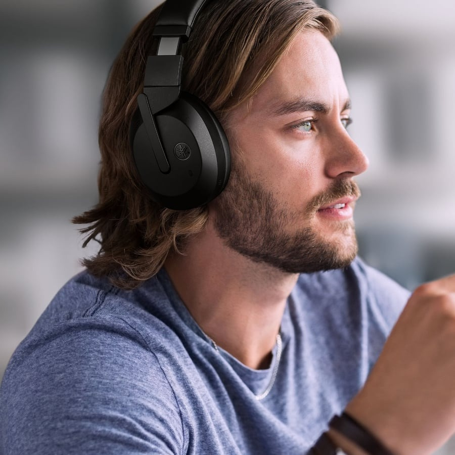 Yamaha YH-E700B over-ear hörlurar med brusreducering, svarta