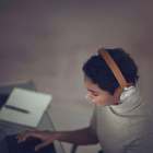 Bang & Olufsen Beoplay HX trådlösa over-ear hörlurar med brusreducering, brun Bang & Olufsen Beoplay HX trådlösa over-ear hörlurar med brusreducering, brun