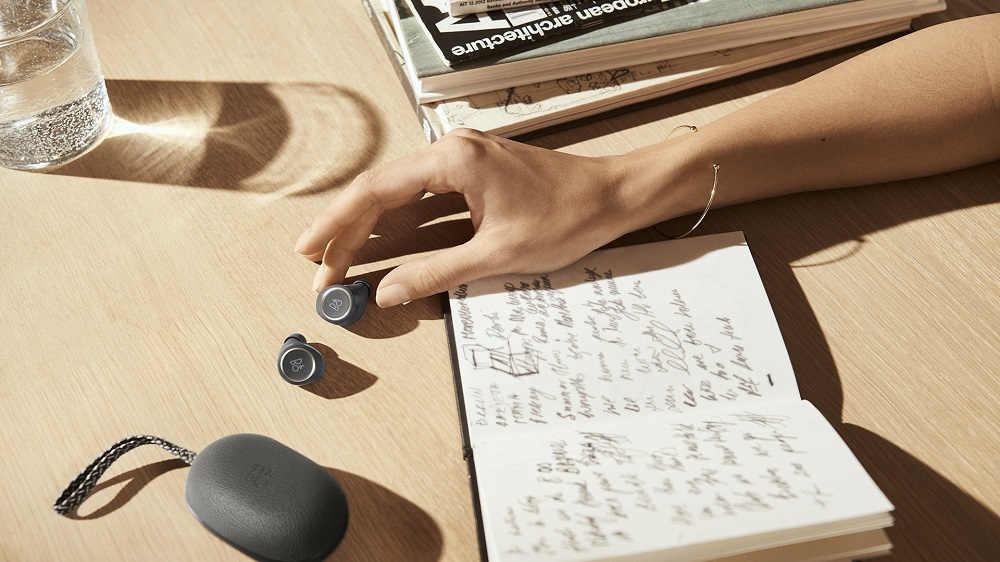 B&O Beoplay E8 In-Ear hörlur med Bluetooth, grå