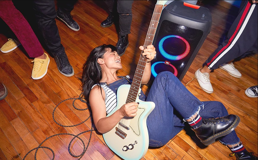 JBL PartyBox 300 portabel Bluetooth-festhögtalare med ljuseffekter