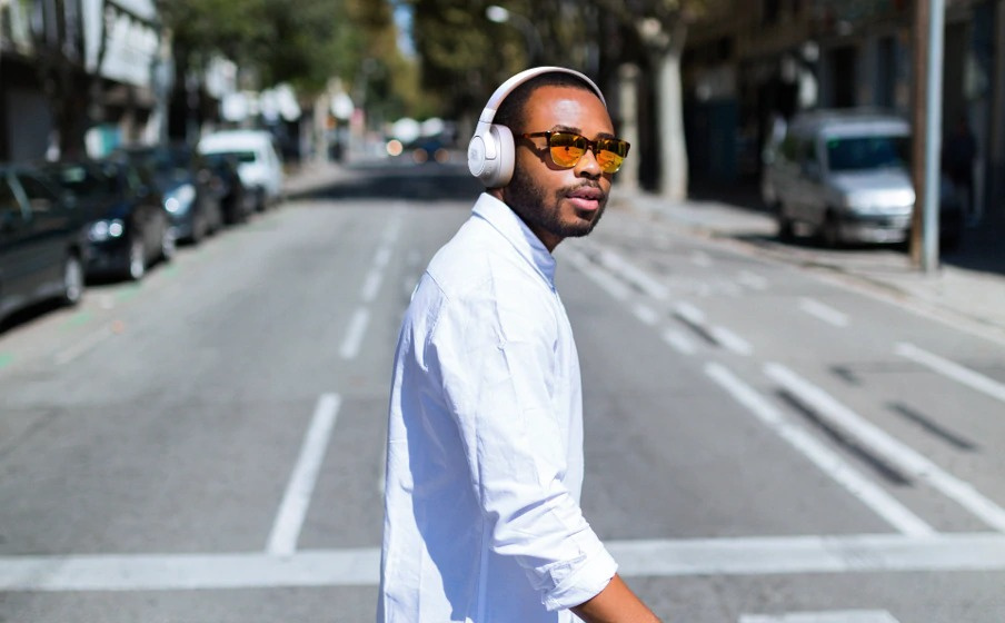 JBL Tune 750BTNC, over-ear hörlur med brusreducering, vit