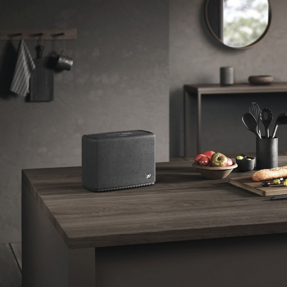 Audio Pro A15 W, IPX2 Wifi-högtalare powered by WiiM med Chromecast & AirPlay 2, svart