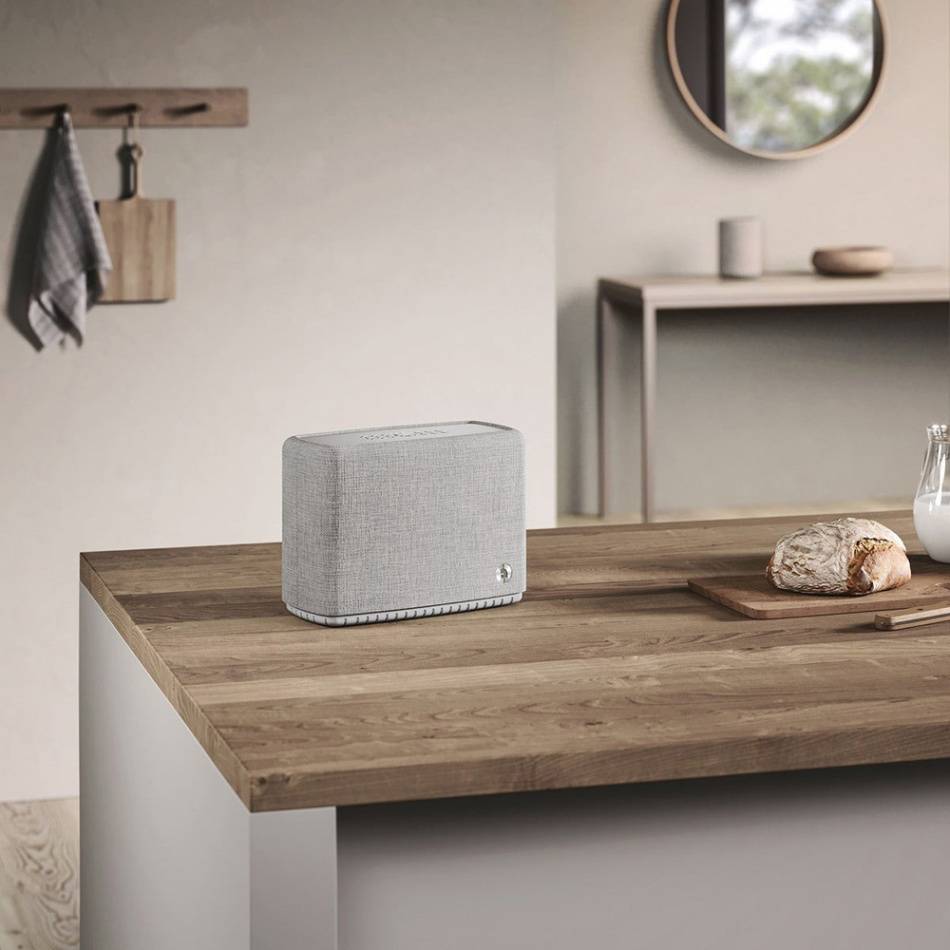 Audio Pro A15 W, IPX2 Wifi-högtalare powered by Linkplay med Chromecast & AirPlay 2, ljusgrå