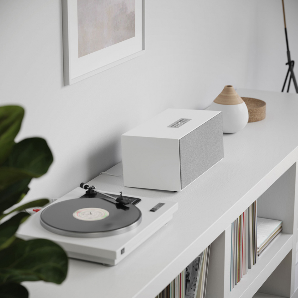 Audio Pro C20 med Chromecast, AirPlay 2 & Bluetooth, vit