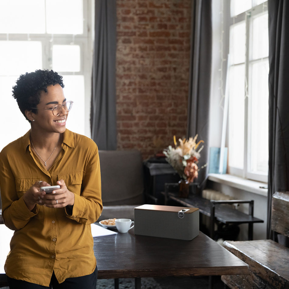 Klipsch The Three Plus aktiv högtalare med Bluetooth & USB-C, valnöt Returexemplar