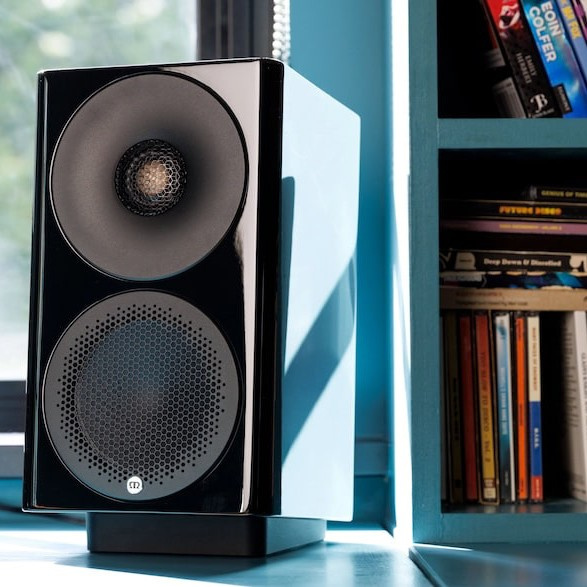 Monitor Audio Radius 3 4G stativhögtalare, pianosvart par