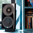 Monitor Audio Radius 3 4G stativhögtalare, pianosvart par Monitor Audio Radius 3 4G stativhögtalare, pianosvart par
