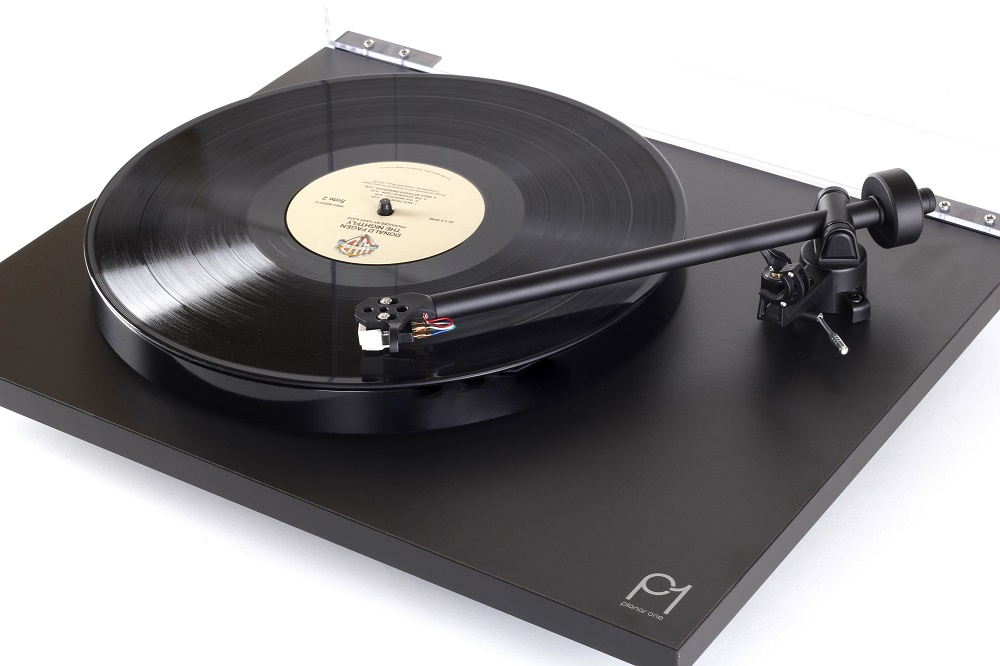 Rega Planar 1 Plus vinylspelare med Carbon pickup & RIAA-steg, mattsvart
