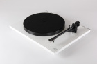 Rega Planar 1 Plus vinylspelare med Carbon pickup & RIAA-steg, mattvit Rega Planar 1 Plus vinylspelare med Carbon pickup & RIAA-steg, mattvit