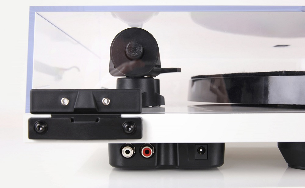 Rega Planar 1 Plus vinylspelare med Carbon pickup & RIAA-steg, mattvit