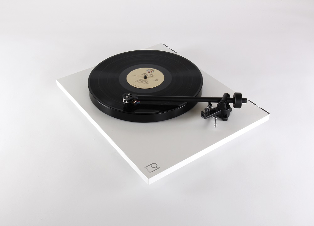Rega Planar 1 Plus vinylspelare med Carbon pickup & RIAA-steg, mattvit