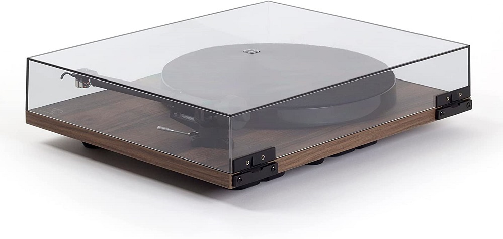 Rega Planar 1 Plus vinylspelare med Carbon-pickup & RIAA-steg, valnöt