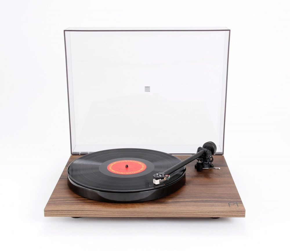 Rega Planar 1 vinylspelare med Carbon MM-pickup, valnöt
