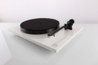 Rega Planar 1 med förmonterad Carbon MM-pickup, pianovit Rega Planar 1 med förmonterad Carbon MM-pickup, pianovit