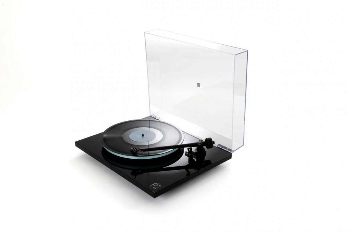 Rega Planar 2 vinylspelare med Nd3 MM-pickup, pianosvart