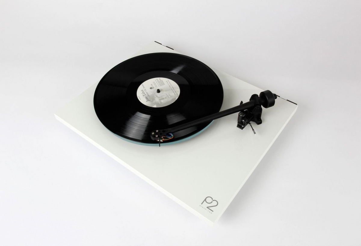 Rega Planar 2 vinylspelare med Nd3 MM-pickup, pianovit