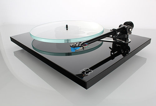 Rega Planar 3 vinylspelare med förmonterad Elys MM-pickup, pianosvart