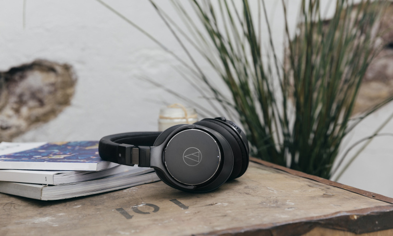 Audio Technica ATH-DSR7BT over-ear hörlur med Bluetooth