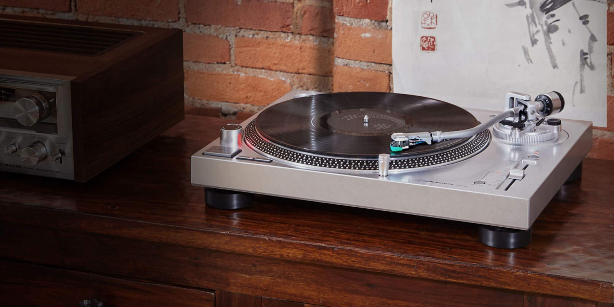 Audio Technica AT-LP120XUSB vinylspelare med RIAA-steg och USB, silver