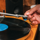 Audio Technica AT-LPW30TK skivspelare med RIIA & AT-VM95C-pickup, teak Audio Technica AT-LPW30TK skivspelare med RIIA & AT-VM95C-pickup, teak