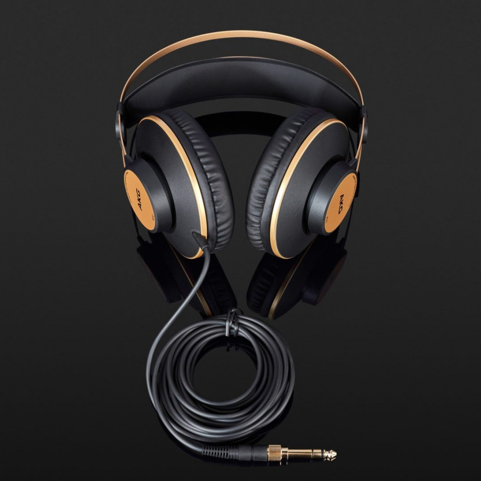 AKG K92 Studio, slutna over-ear hörlurar