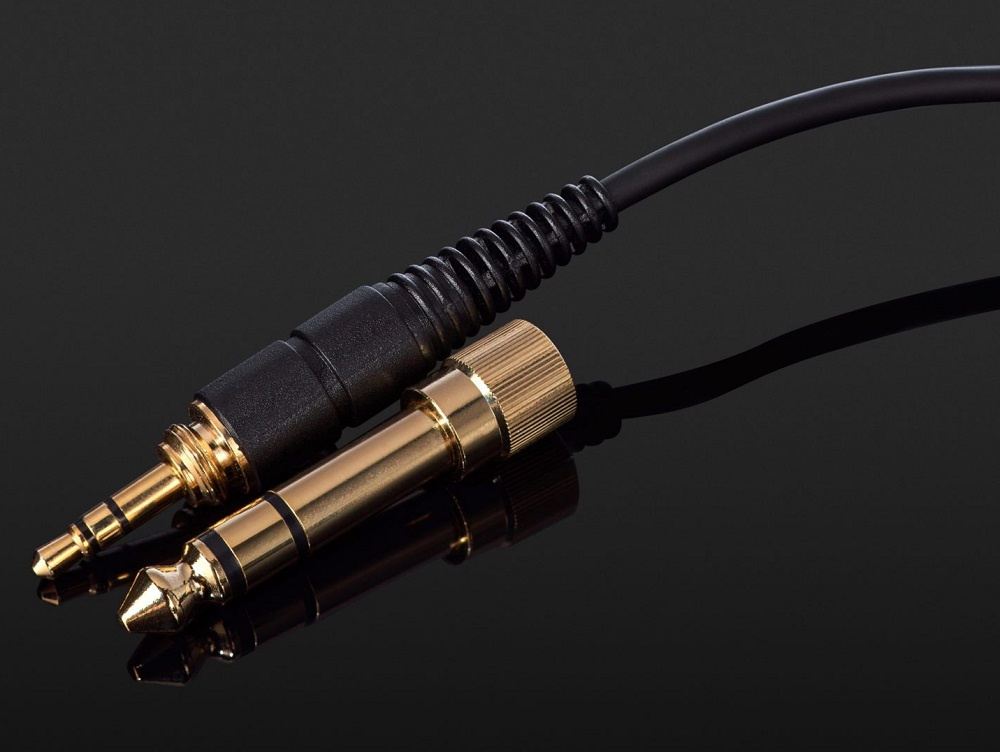 AKG K182, sluten over-ear hörlur