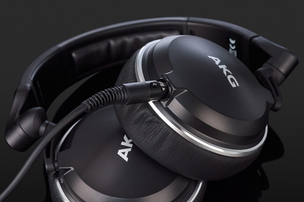 AKG K182, sluten over-ear hörlur