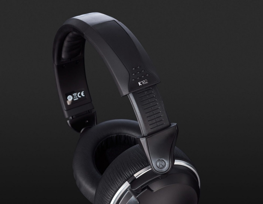 AKG K182, sluten over-ear hörlur