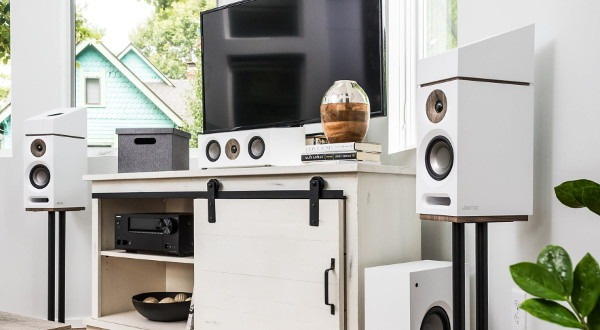 Jamo Studio-8 S803 stativhögtalare, vitt par