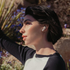 Urbanista Phoenix True Wireless hörlurar med solcellsladdning, Desert Rose Urbanista Phoenix True Wireless hörlurar med solcellsladdning, Desert Rose