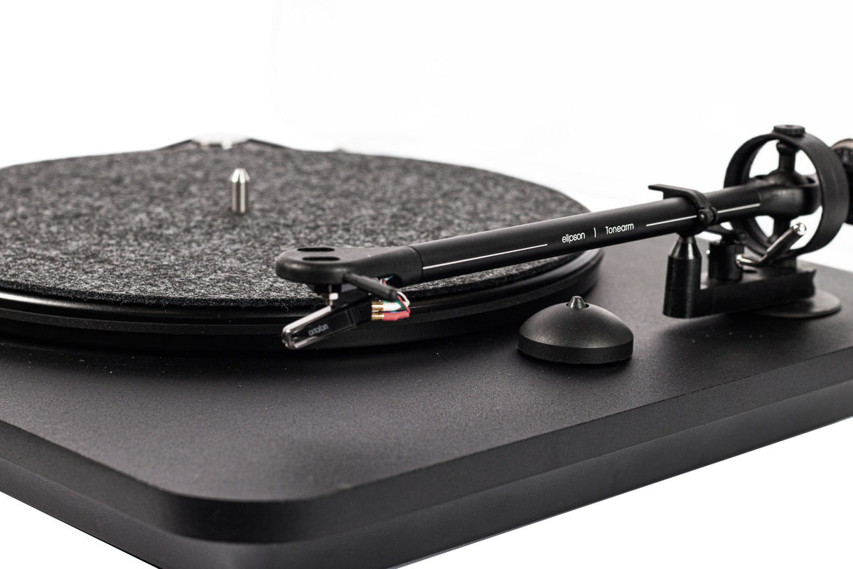 Elipson Chroma 200 vinylspelare med RIAA-steg, svart
