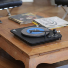 Elipson Alpha 100 skivspelare med RIAA & Bluetooth, svart Elipson Alpha 100 skivspelare med RIAA & Bluetooth, svart