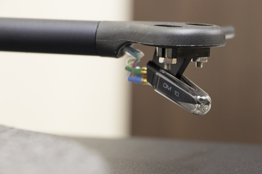 Elipson Alpha 100 skivspelare med RIAA & Bluetooth, svart