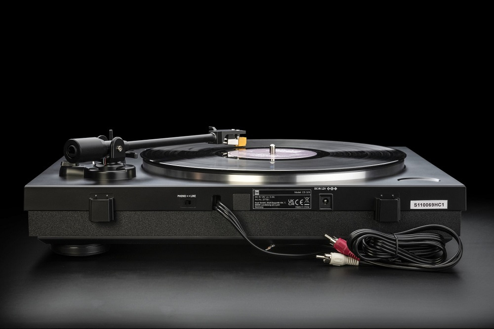 Dual CS-329 helautomatisk vinylspelare med Audio Technica AT91 & RIAA-steg, svart