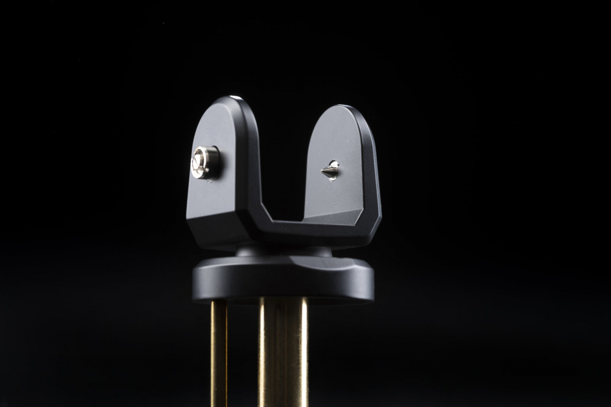 Dual CS-418 manuell vinylspelare med Ortofon 2M Red-pickup & RIAA-steg, svart