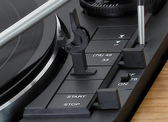 Dual CS-465 helautomatisk vinylspelare med Ortofon 2M Red, valnöt