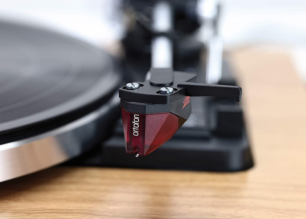 Dual CS-465 helautomatisk vinylspelare med Ortofon 2M Red, valnöt