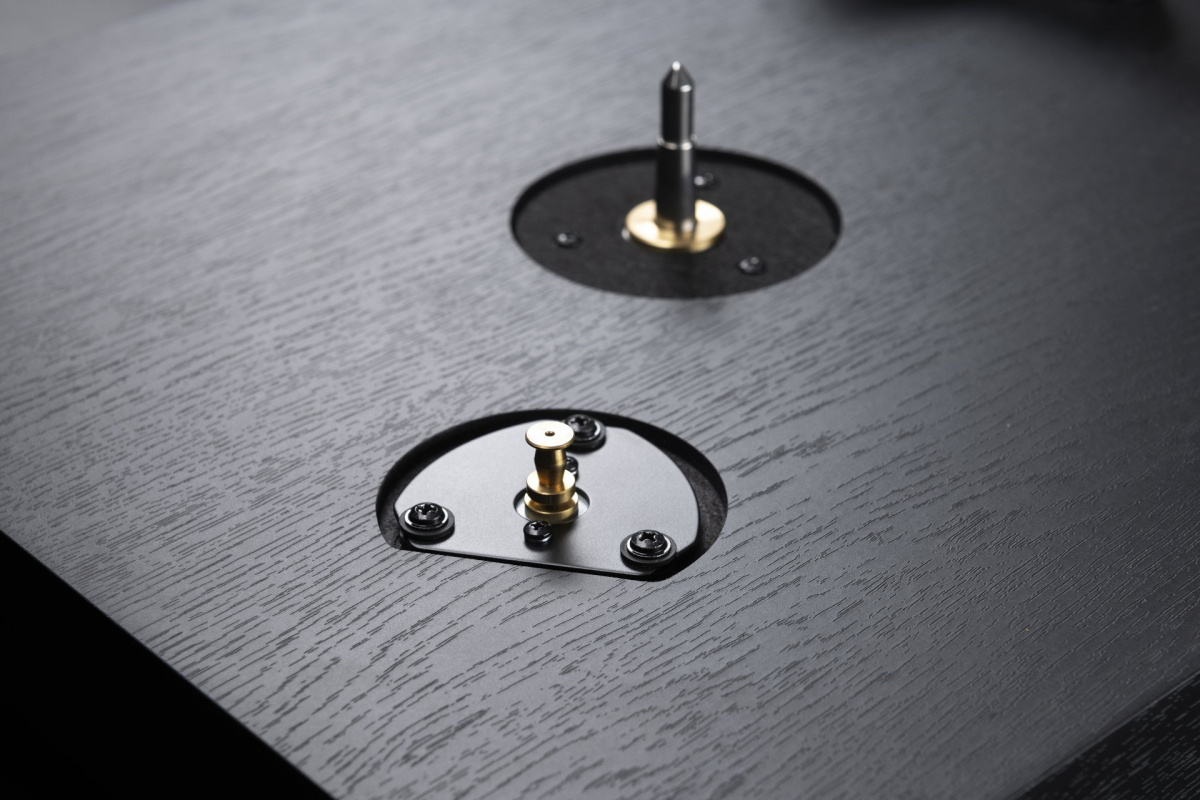 Dual CS-518 manuell vinylspelare med Ortofon 2M Red & RIAA-steg svart