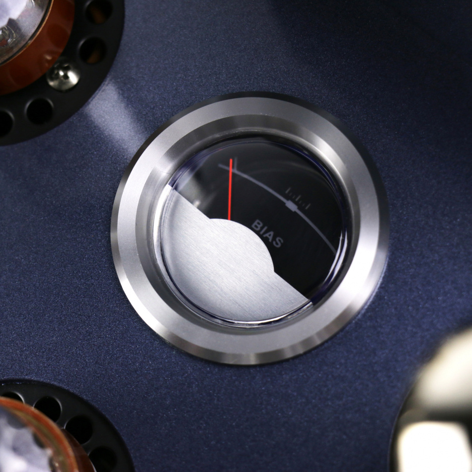 Cayin CS-55A rörförstärkare med KT88 & RIAA-steg, svart