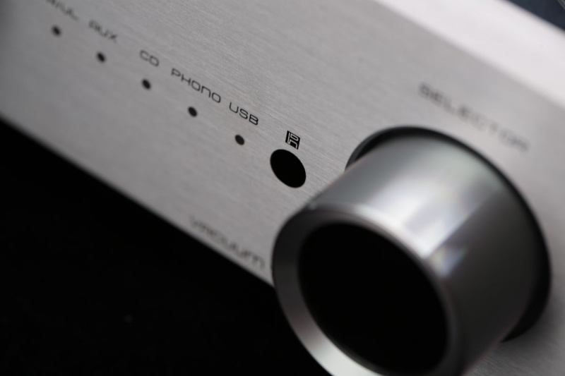 Cayin CS-55A rörförstärkare med KT88 & RIAA-steg, silver