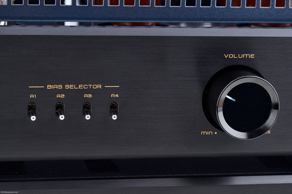 Cayin CS-88A rörförstärkare med KT88 & RIAA-steg för vinylspelare, svart