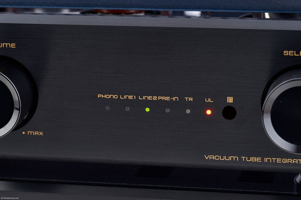 Cayin CS-88A rörförstärkare med KT88 & RIAA-steg för vinylspelare, svart