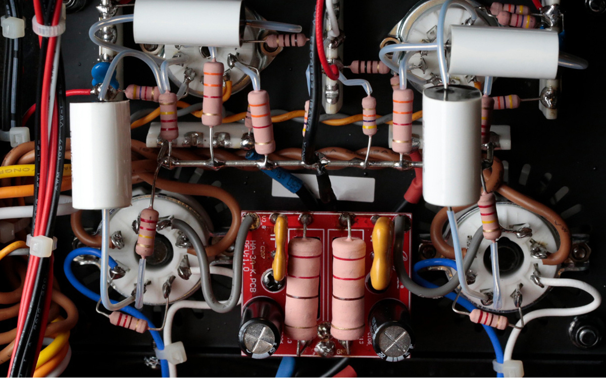 Cayin HA-2A rörbestyckad hörlursförstärkare, silver