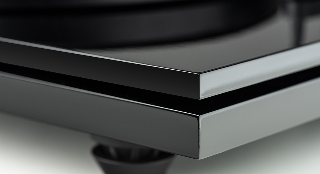 Music Hall MMF 3.3 vinylspelare med Ortofon 2M Red, pianosvart