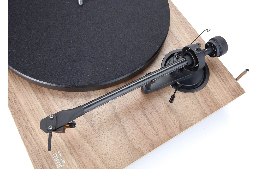 Music Hall MMF 3.3 vinylspelare med Ortofon 2M Red, valnöt