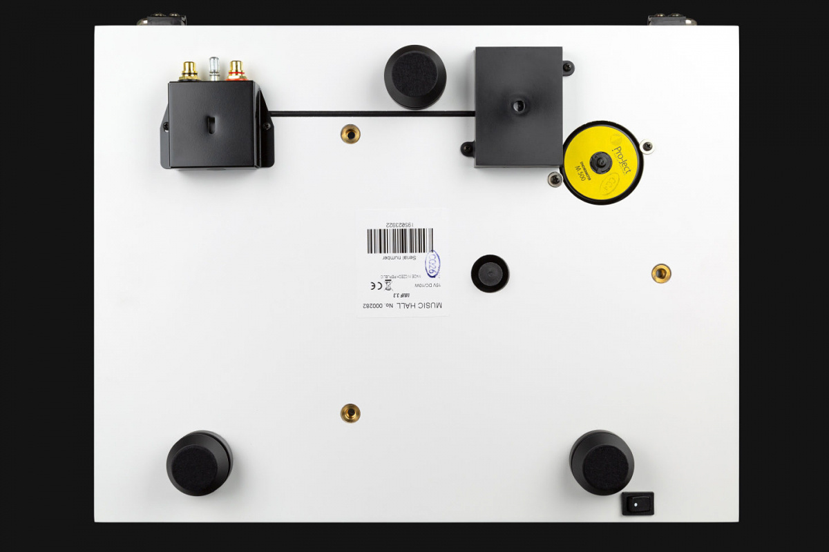 Music Hall MMF 3.3 vinylspelare med Ortofon 2M Red, pianovit