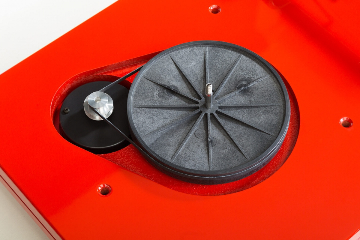 Music Hall MMF 5.3 vinylspelare med Ortofon 2M Blue-pickup, röd