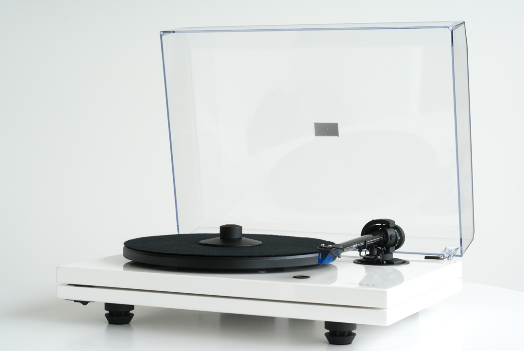 Music Hall MMF 5.3 vinylspelare med Ortofon 2M Blue-pickup, vit