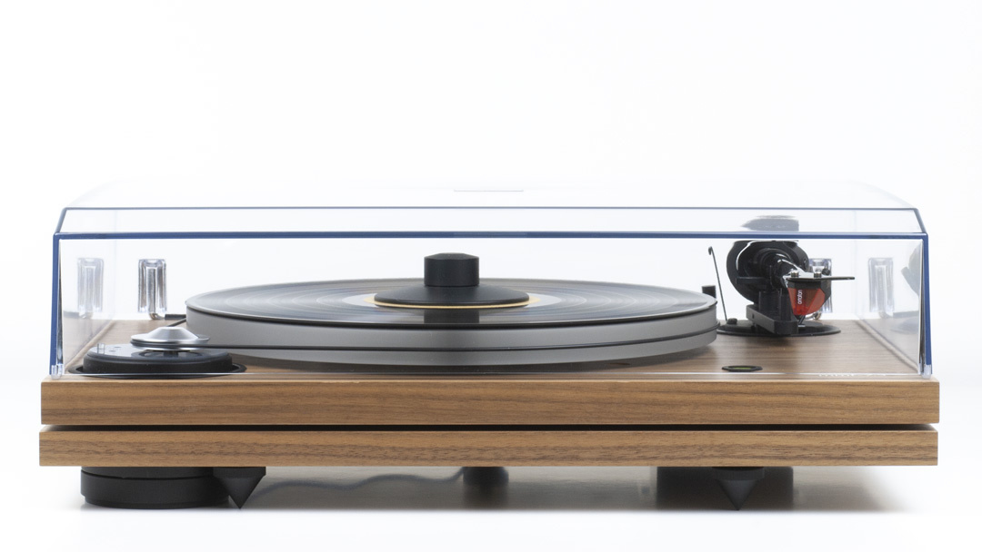 Music Hall MMF 7.3 vinylspelare med Ortofon 2M Bronze-pickup, valnöt