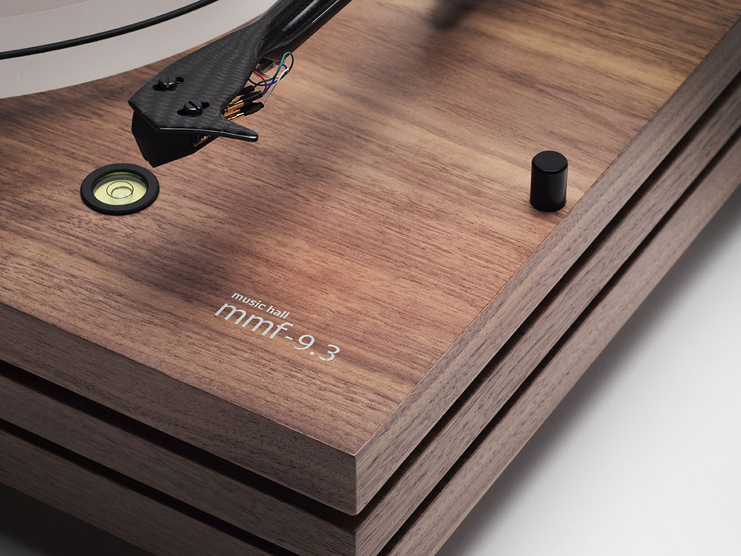 Music Hall MMF 9.3 vinylspelare med Ortofon Quintet Black MC-pickup, valnöt